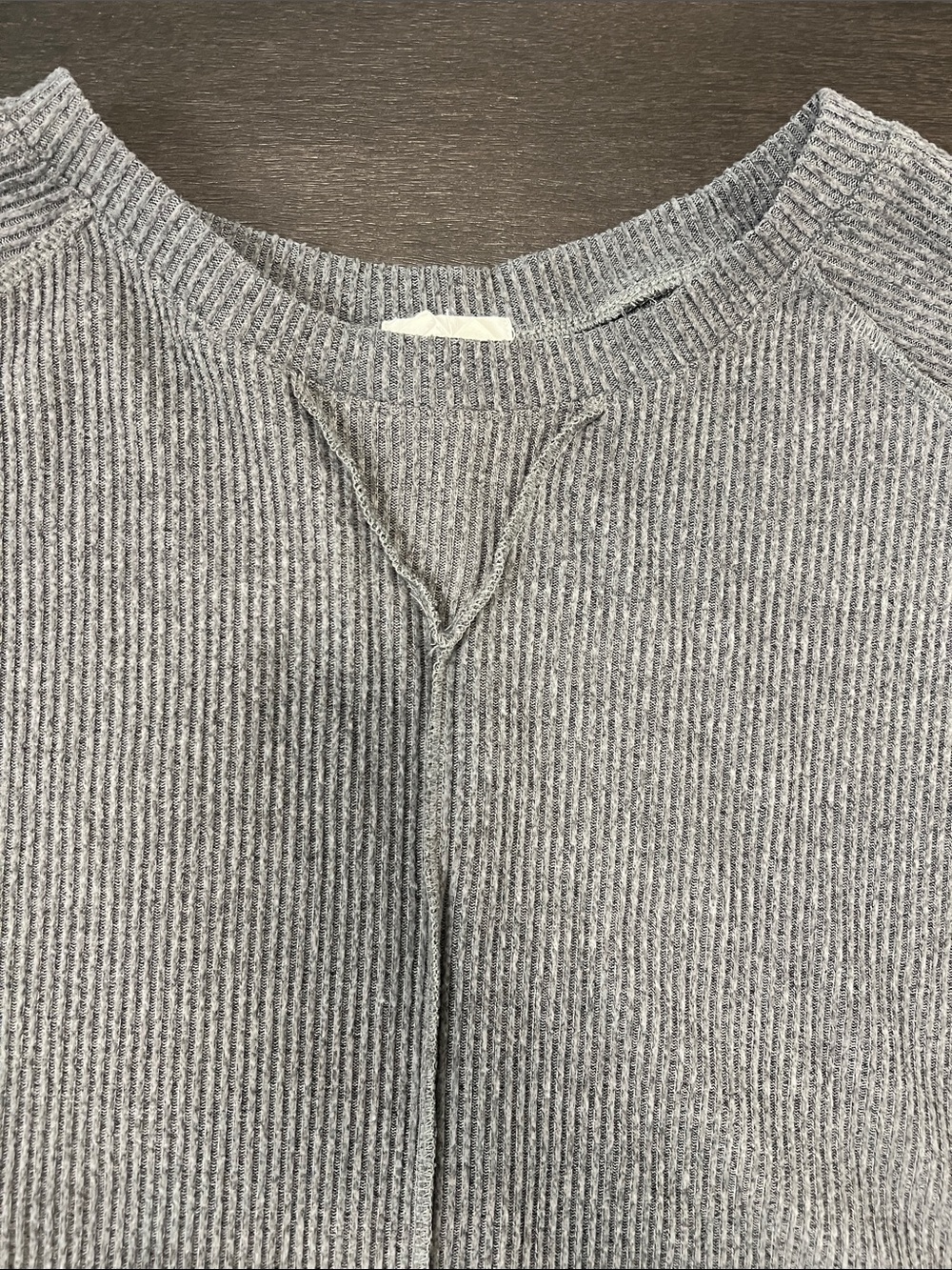 Relaxed Ribbed Long-Sleeve Crewneck Shirt - Gray - Picture 2 of 7